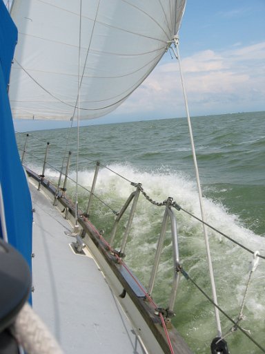 24-onder zeil.JPG - Stevig zeilen